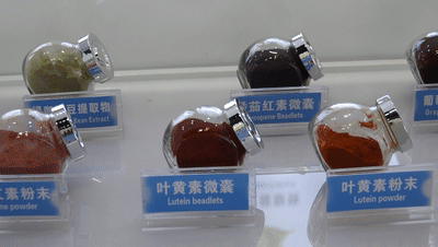  晨光生物的产品样本。长城网记者 袁立朋 张建勋 摄