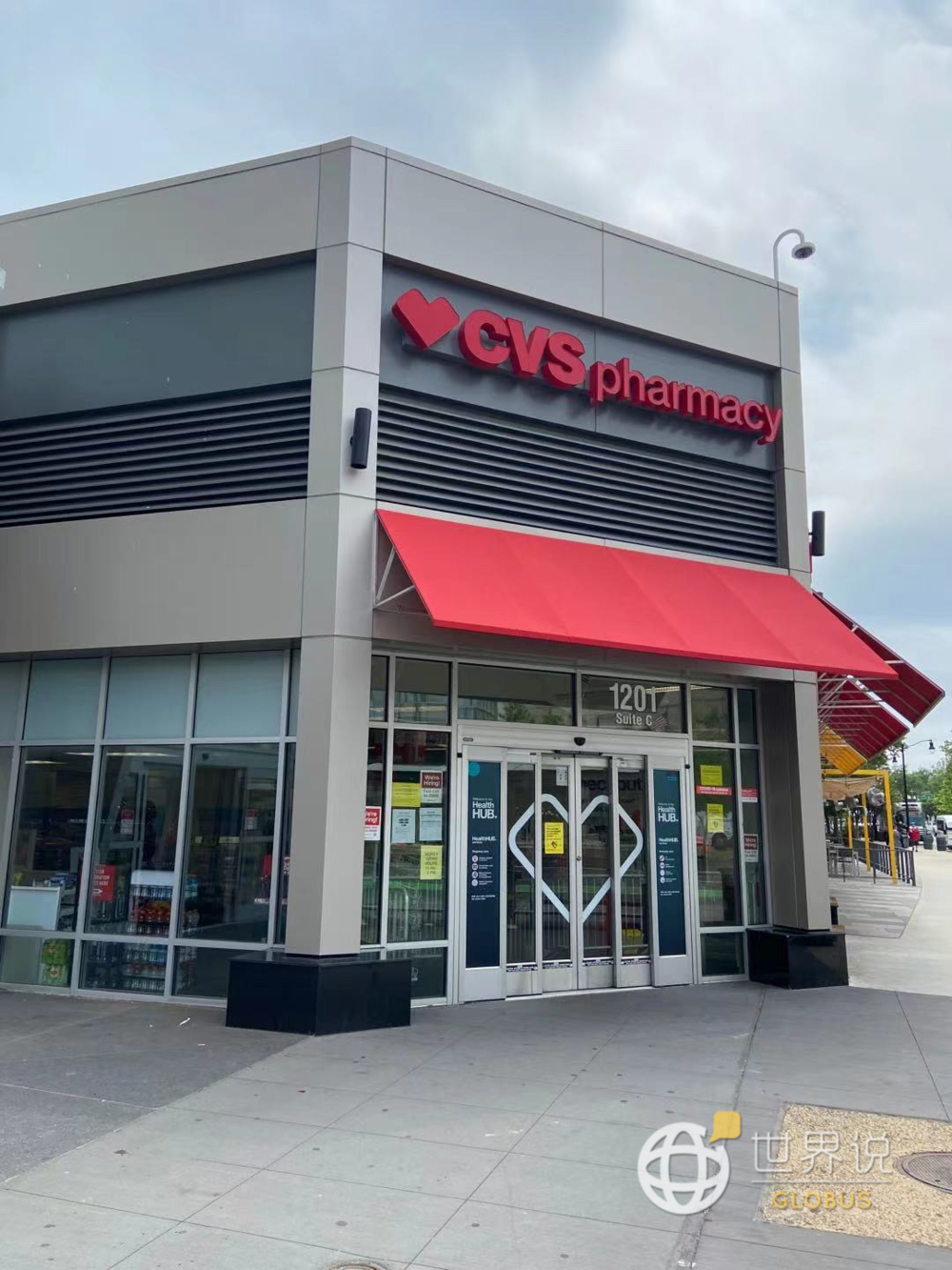 世界说在大多数美国的城市中,连锁药店都和便利店或者连锁超市开在