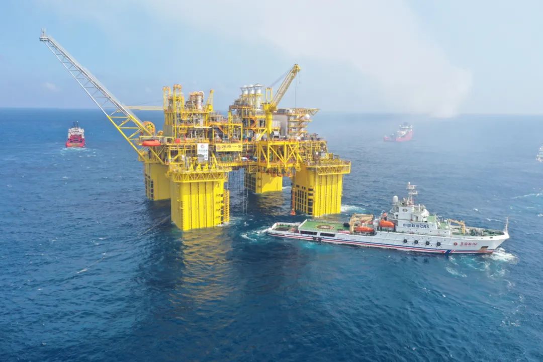 全球首座十万吨级深水半潜式生产储油平台已具投产条件