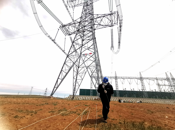 世界首条应用碳纤维导线的特高压输电线路1000kv哈胜i线圆满完成首检