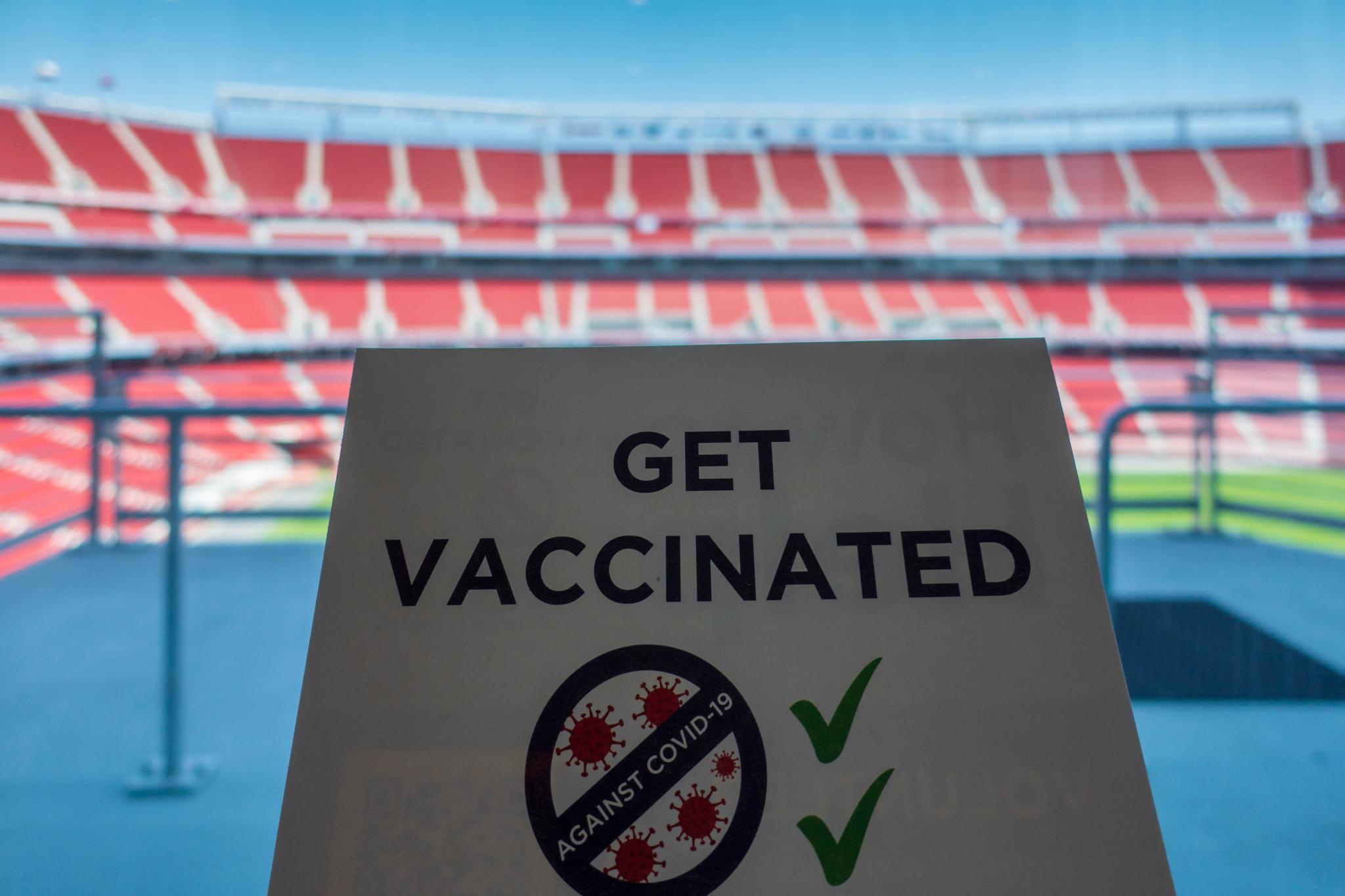 △4月19日，美国加州湾区圣何塞市里维斯体育馆成为新冠疫苗接种点。（图自视觉中国）