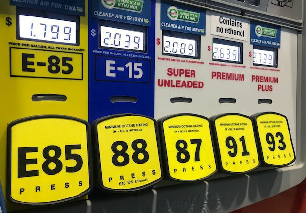 美国多数加油站都提供不同类型的汽油 作者供图