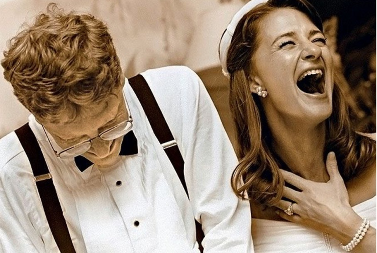 当年婚礼上的盖茨和梅琳达，图片来源于网络