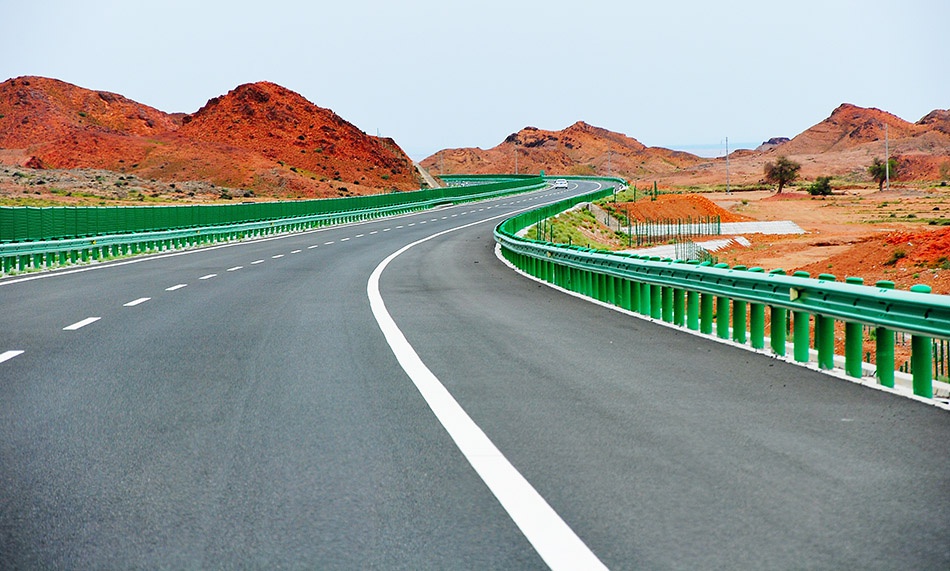 内蒙古额济纳,京新高速公路.