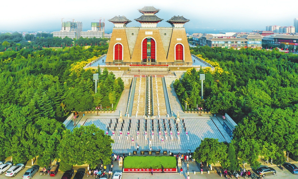 被誉为"天下第一门"的华门.(李航摄)