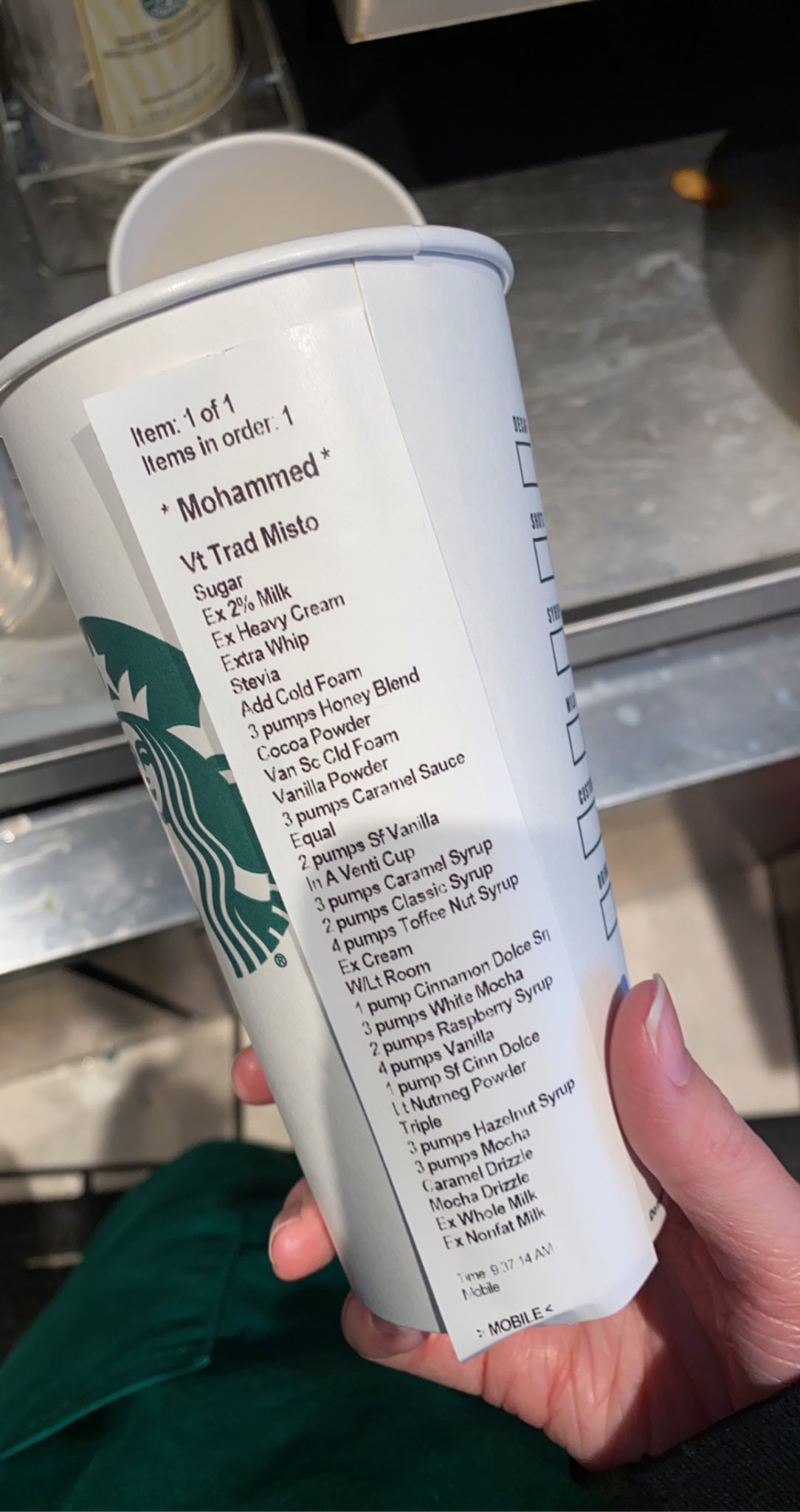 为难星巴克咖啡师系列：有人在订单中添加了30多项要求