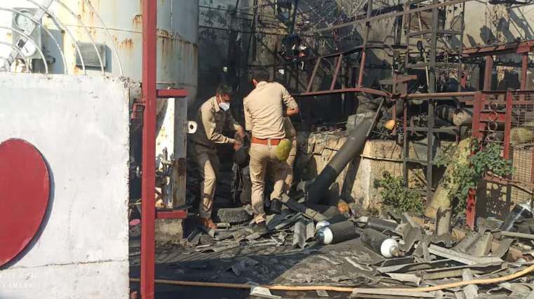 印度制氧厂剧烈爆炸致3死8伤，事发时民众排长队充氧气