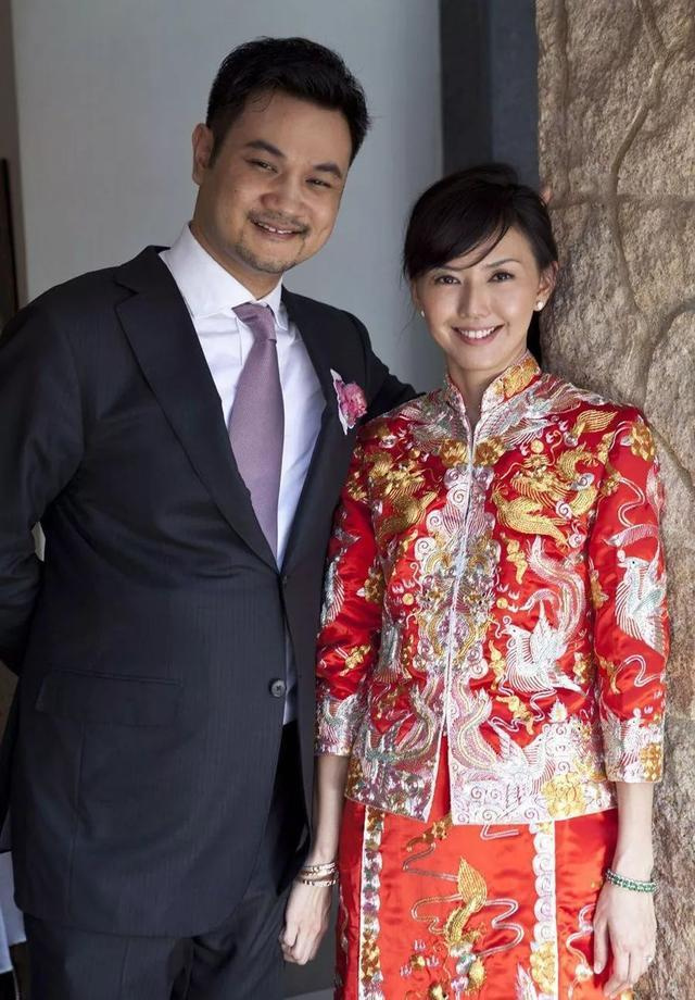 ·2011年3月31日，孙燕姿与相恋5年多的男友纳迪姆在新加坡登记结婚。