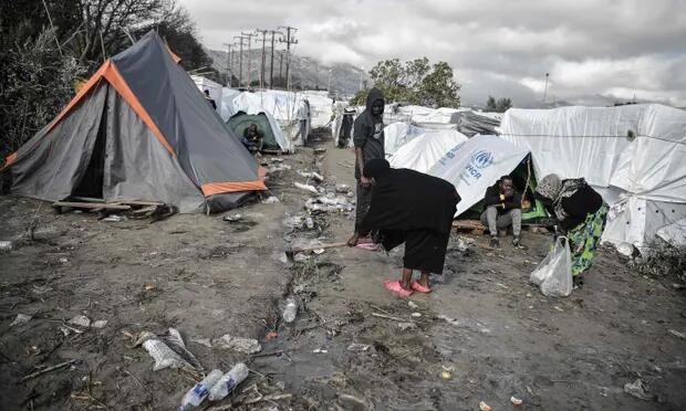 希腊难民营悲惨一幕：28岁男子孤独死在帐篷中，死后尸体被老鼠包围