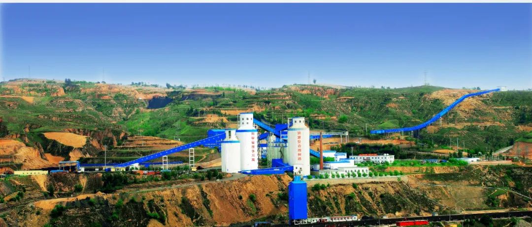 一场春雪  闫成立摄于山西焦煤官地矿煤矿上方的天空时培涛摄于河南