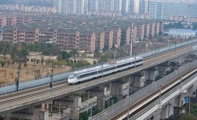 长株潭城际铁路开始公交化运营