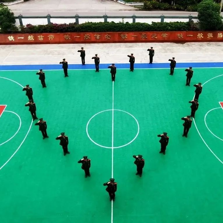 用爱心队形传递祝福