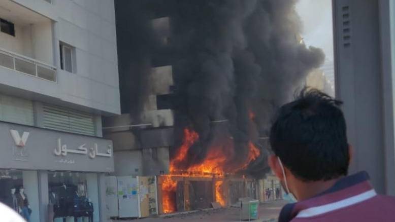 △阿联酋沙迦起火建筑 图片来源：社交媒体