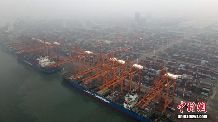 资料图：3月25日，广西钦州港的繁忙工作景象。 中新社记者 毛建军 摄