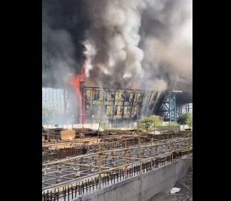 台中火力发电厂输送带起火延烧煤仓现场浓烟滚滚图