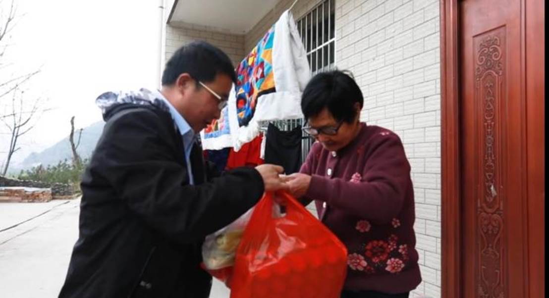 美团升级老年人生活服务保障体系，老年人网购可享受团长送货上门服务