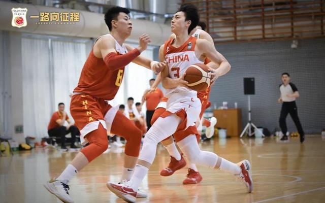 中国男篮分为红白两队进行对抗赛。图/IC PHOTO
