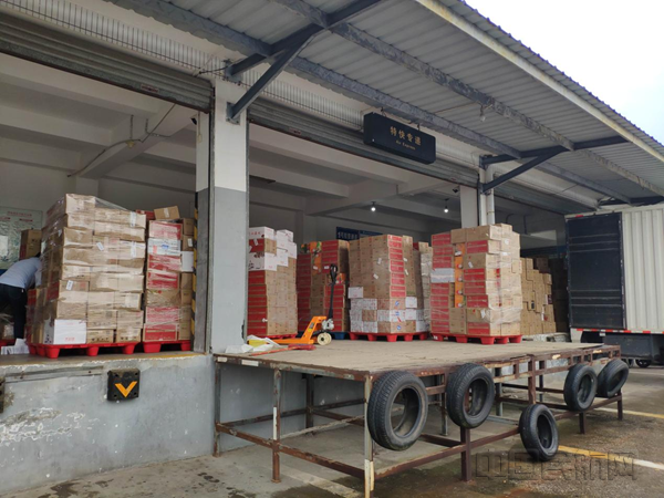 桂林机场货站高效保障新鲜荔枝运输