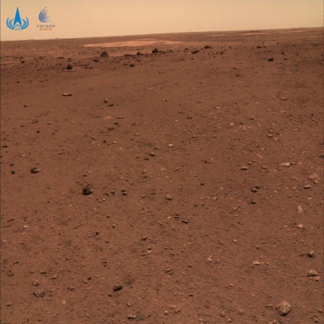 △火星地形地貌图，摄影：“祝融号”火星车