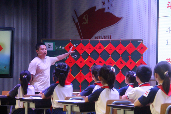 图说:书法教育已成为吕巷中小学的特色课程 采访对象供图(下同)