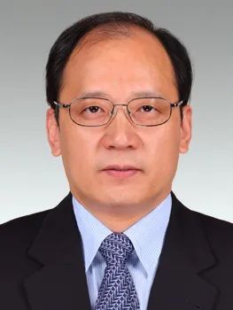 市委组织部昨天发布,为在干部选拔任用工作中进一步扩大民主,广泛听取