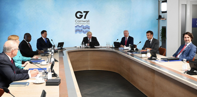 ↑多国领导人当地时间12日在英国康沃尔参加G7峰会。