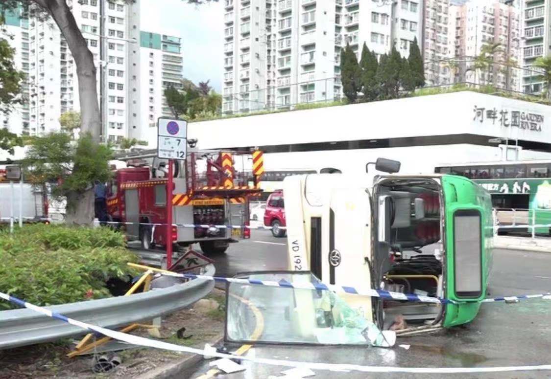 香港沙田发生车祸 致1死8伤