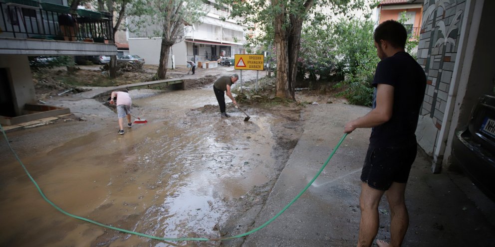 希腊第二大城市塞萨洛尼基遭遇暴雨洪水袭击 一人遇难