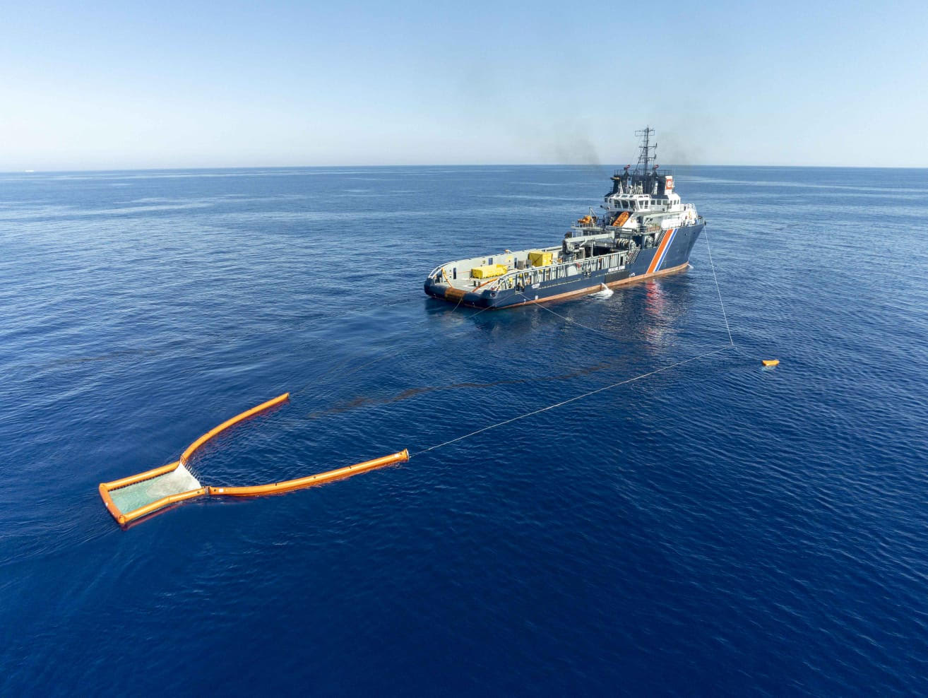 污染带暂时远离科西嘉岛法国海事部门仍保持警惕