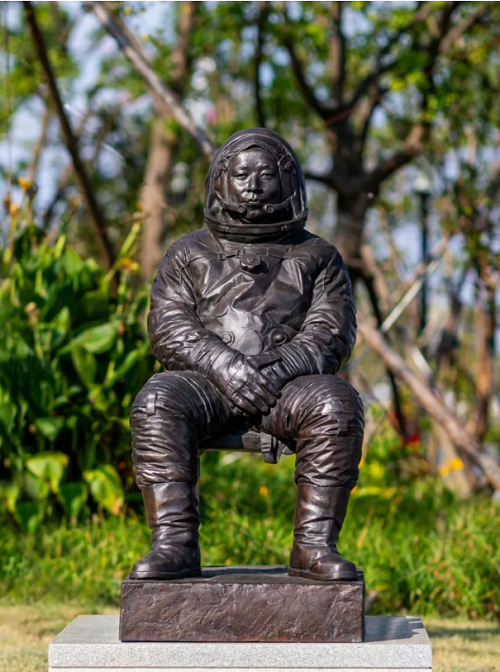 焦兴涛雕塑《逐梦》