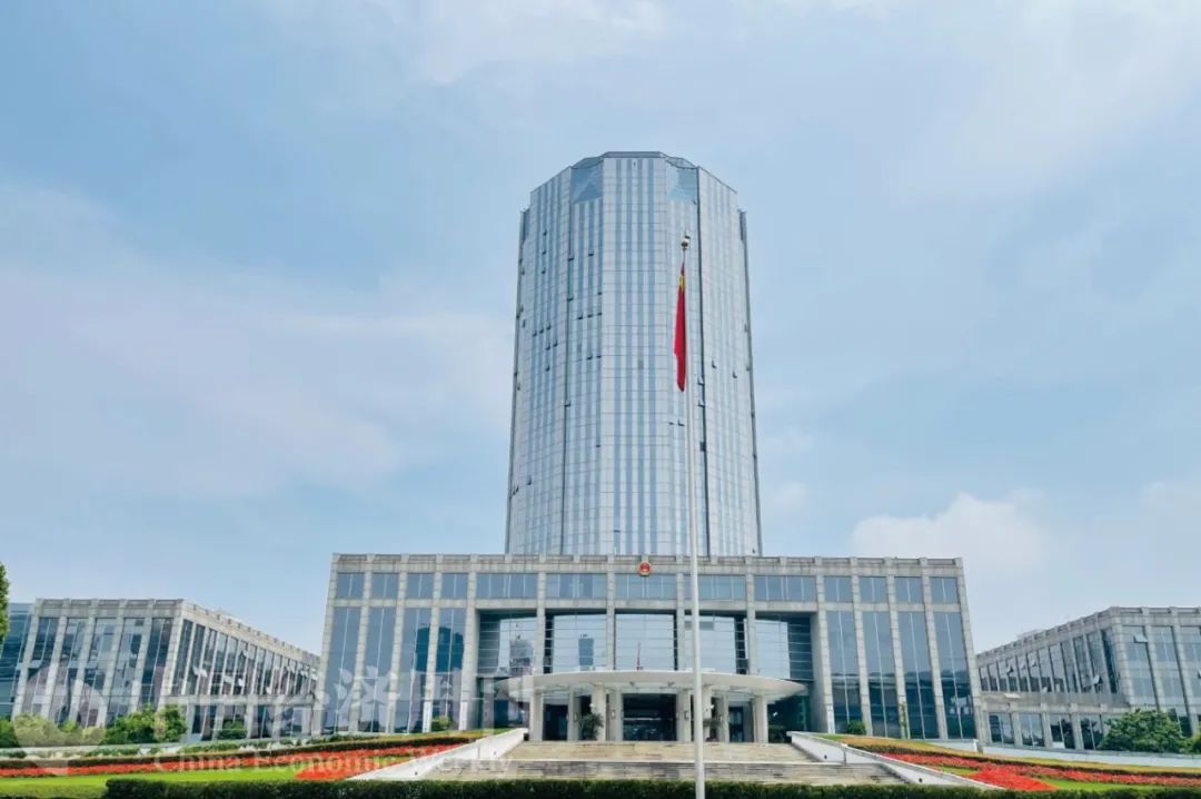 上海浦东新区政府外景  《中国经济周刊》记者 宋杰 