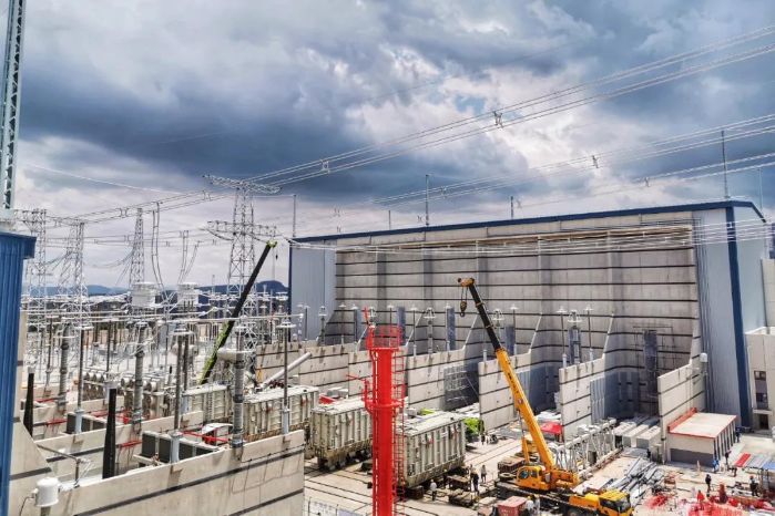 建设期间的800千伏昆北换流站.摄影:李志杰