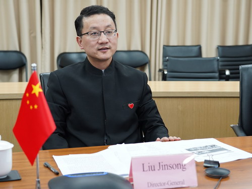 外交部政策规划司司长刘劲松同蒙古外交部政策规划局局长奥登巴特尔