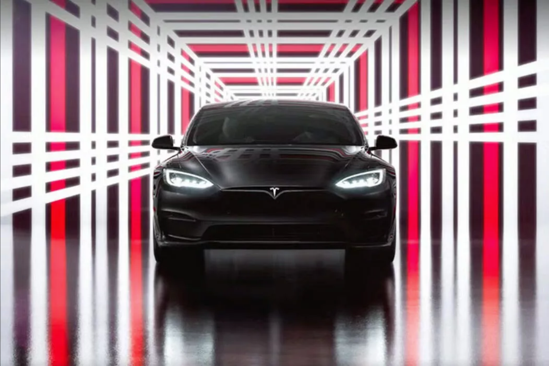 脱口秀主持人jayleno驾驶特斯拉modelsplaid完成14英里加速赛