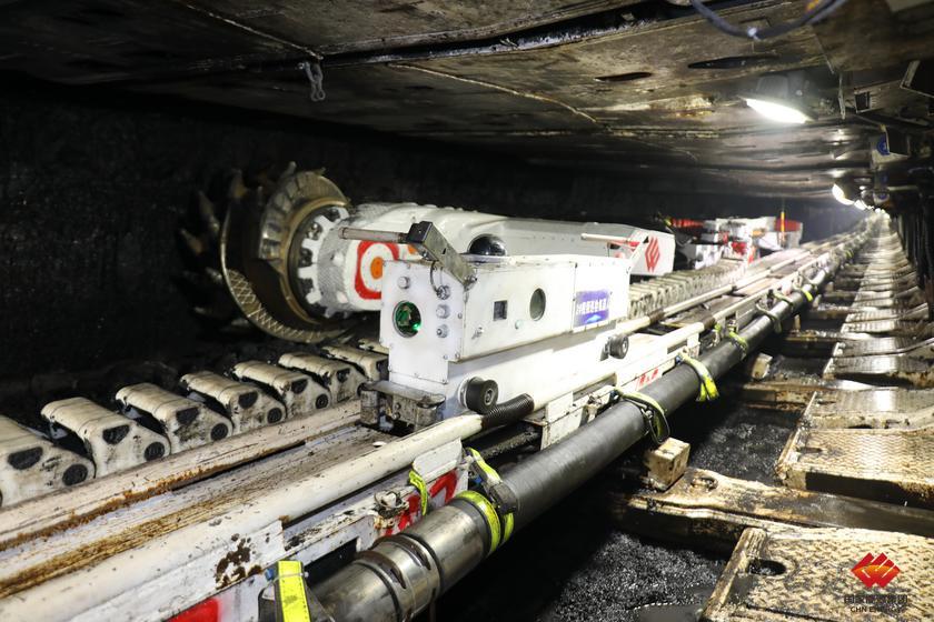 图为榆家梁智能化综采工作面实现无人开采