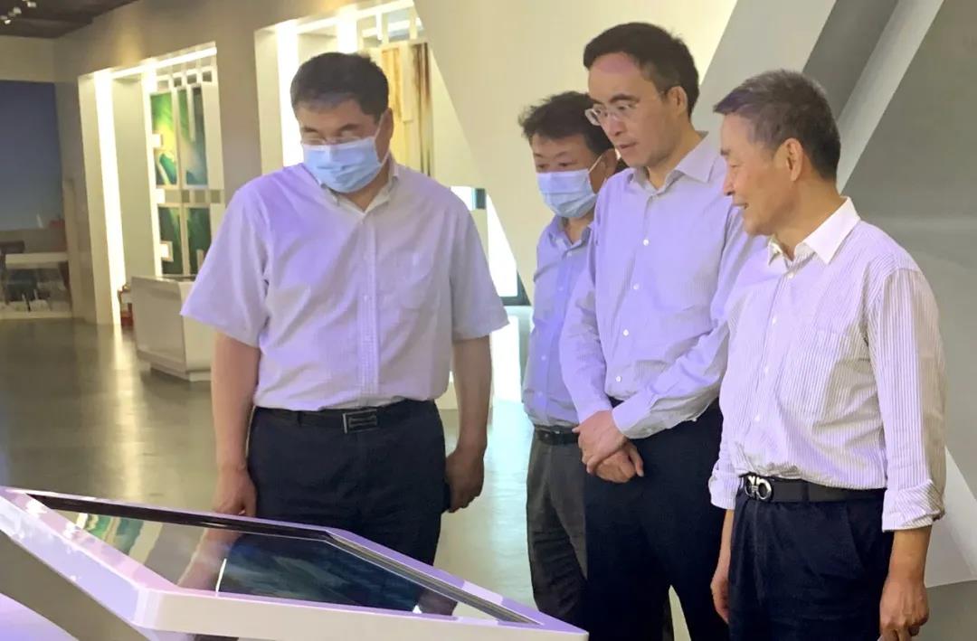 斯泽夫接待成都市新都区委副书记区长王忠诚一行