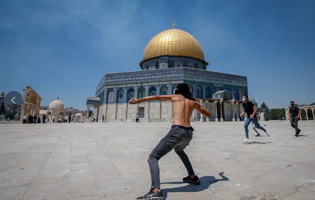 以色列警察与巴勒斯坦人在耶路撒冷圣殿山爆发冲突
