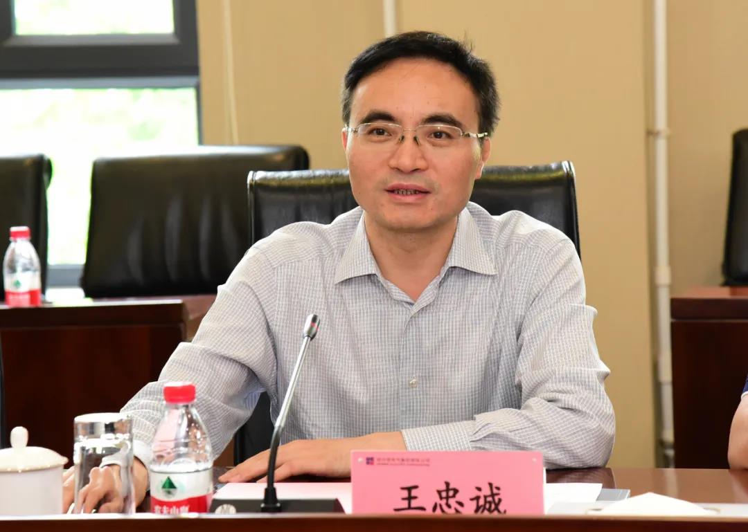 斯泽夫接待成都市新都区委副书记区长王忠诚一行