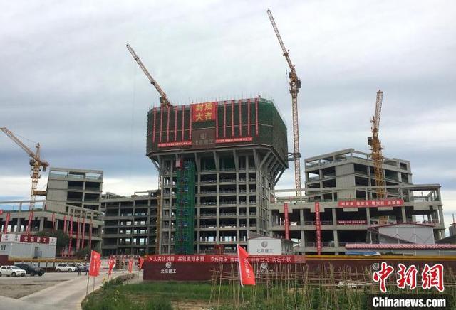 中国首个专业青蒿素研究中心结构封顶，预计明年8月竣工
