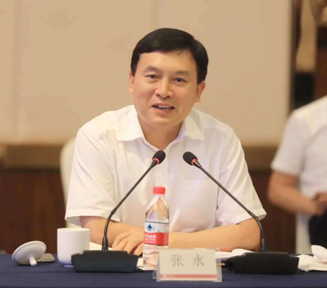 市委书记张永,光明食品(集团)党委书记,董事长是明芳,市领导任东,张力