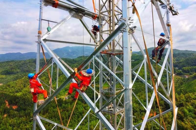 1000千伏南昌长沙特高压工程第5标段铁塔组立全面展开