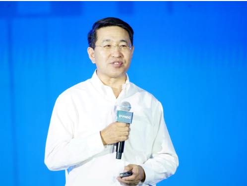 紫光股份董事长兼新华三集团首席执行官于英涛发表演讲