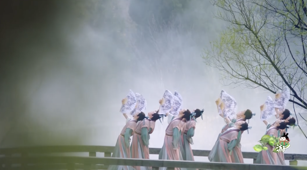 面容俊秀的书生,舞文弄墨,品茶写诗,潇洒起舞,挥扇迎春,让人在清新