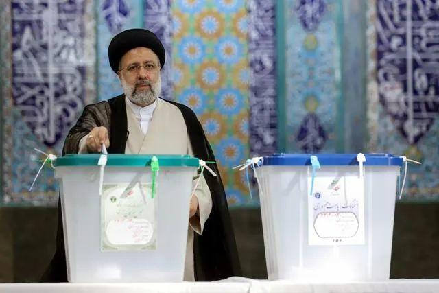 ▲6月18日，易卜拉欣·莱希在德黑兰的一个投票站投票。新华社/路透