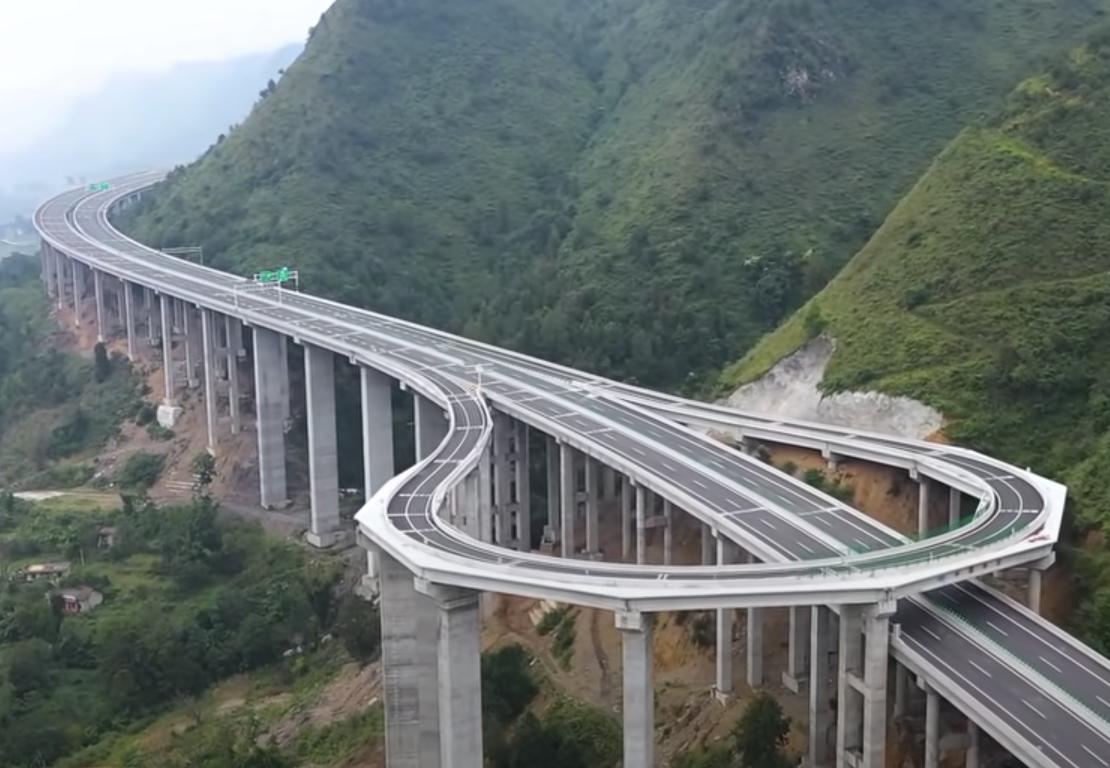 贵州一条高速公路上热搜：走错方向能掉头