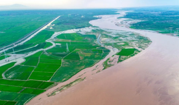 卫宁平原有冲积平原肥沃的淤灌土,富含矿物质的黄河水与清水河水的