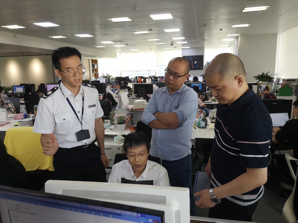 市场监管部门到校外培训机构进行检查。图片来源:市场监管总局。