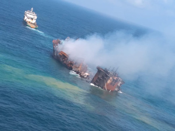 一艘载有化学品的货船在斯里兰卡西海岸沉没，恐导致环境危机