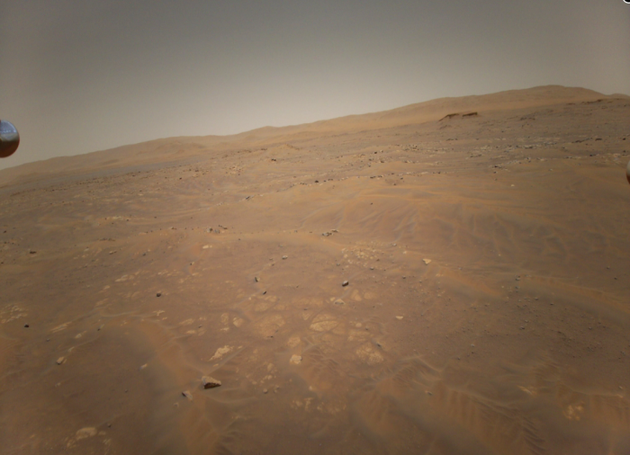 NASA火星直升机照片中出现类似《星球大战》“死星”的相似物