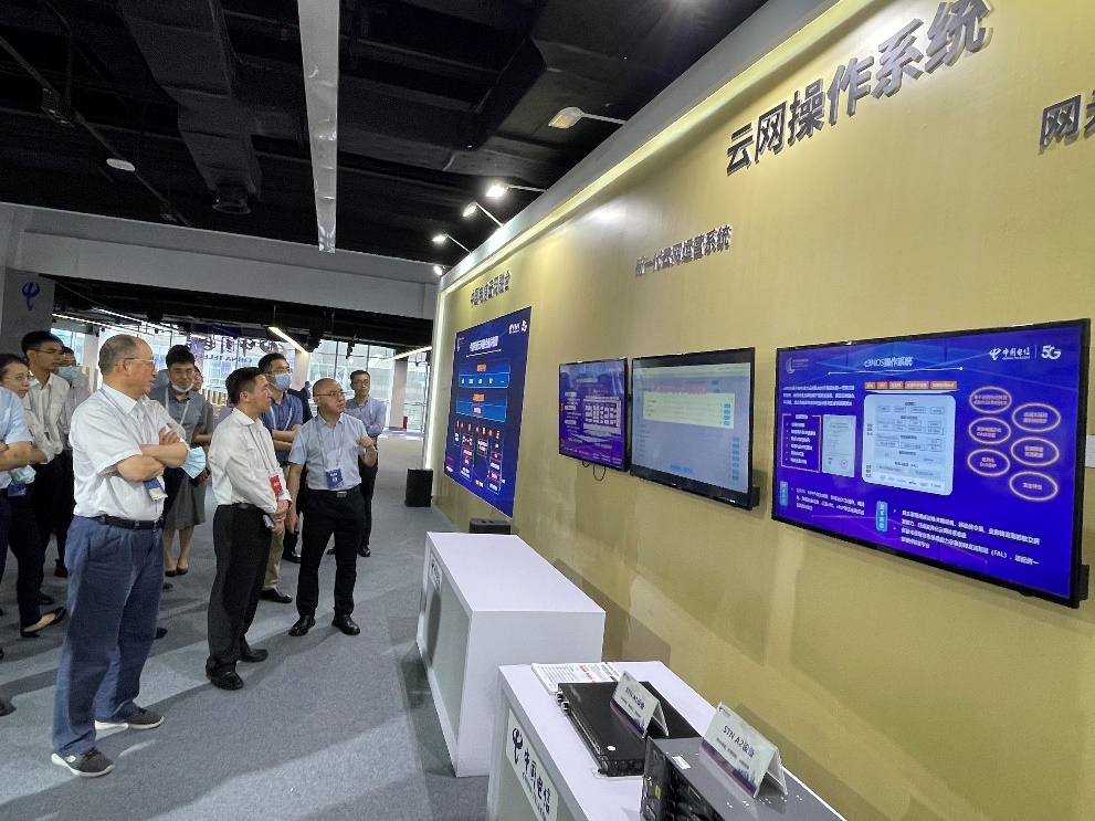 云网操作系统展台